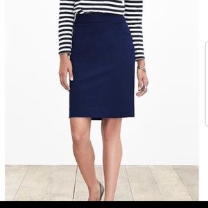 Banana Republic EUC Sloan Fit Pencil Skirt -Navy